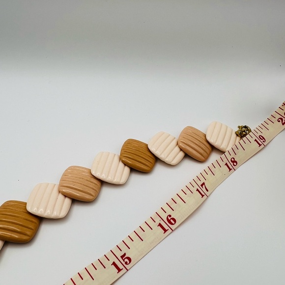 Vintage Chunky Mod Geometric Necklace Beige Tan Plastic Beads 18” - Picture 3 of 3